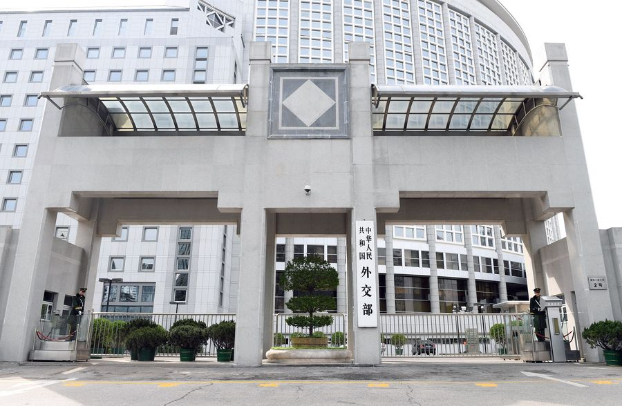 PDChinese's tweet photo. 【日本領導人發表涉台錯誤言論，外交部：已向日方提出嚴正交涉和強烈抗議】外交部發言人林劍11月10日在例行記者會上就日本領導人日前在國會公然發表涉台錯誤言論答問時表示，中方對此強烈不滿、堅決反對，已向日方提出嚴正交涉和強烈抗議。

林劍說，日本領導人日前在國會公然發表涉台錯誤言論，暗示武力介入台海可能性，粗暴干涉中國內政，嚴重違背一個中國原則、中日四個政治文件精神和國際關係基本準則，同日本政府迄今所作政治承諾嚴重不符，性質和影響極其惡劣。中方對此強烈不滿、堅決反對，已向日方提出嚴正交涉和強烈抗議。