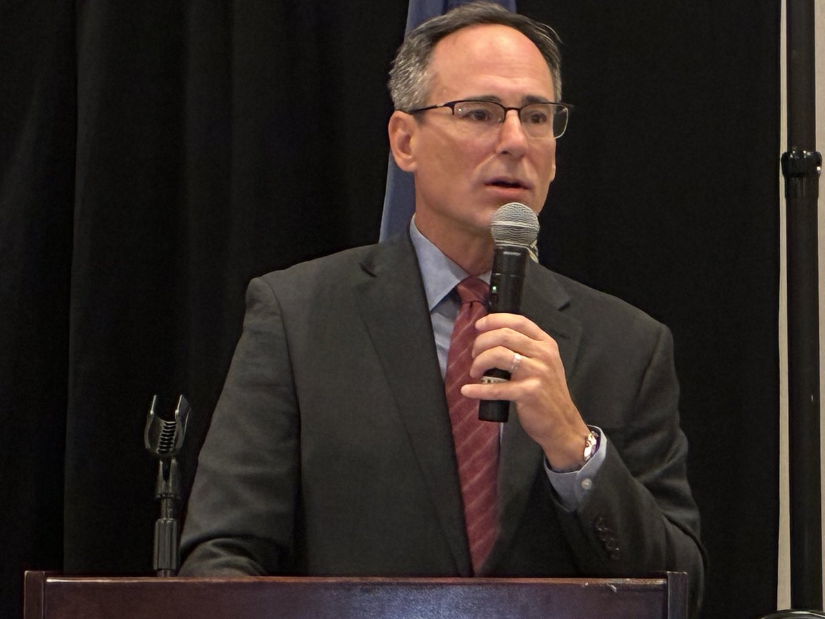 grantbosse's tweet image. @DrewHampshire and @hughhewitt discuss the politics of New Hampshire and the future of free markets at the 2025 Libertas Dinner for the Josiah Bartlett Center for Public Policy @JBartlett_NH #NHpolitics