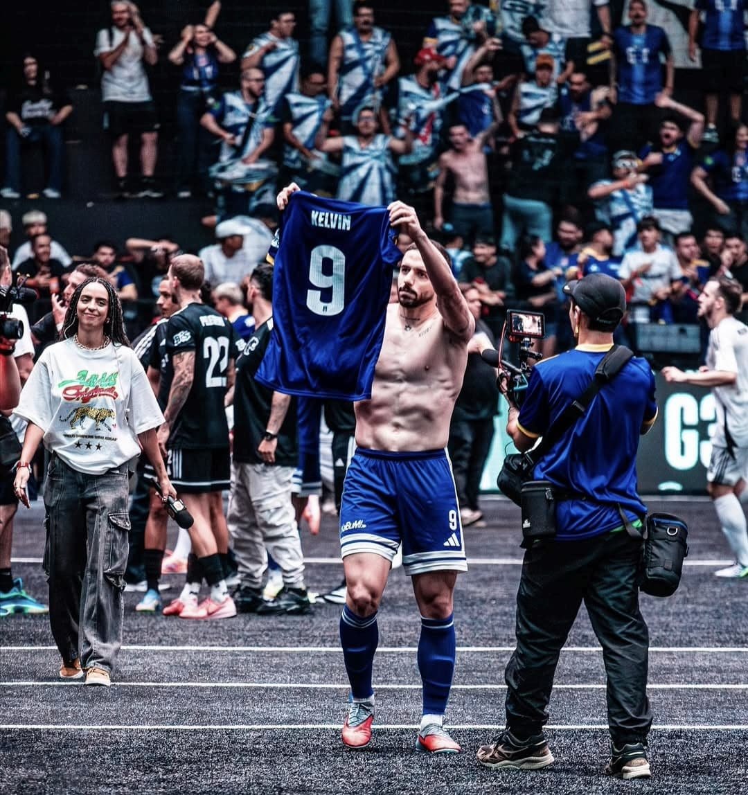 reidakings's tweet photo. AURA!

ELE É A DEFINIÇÃO DE AURA!!

OBRIGADOR POR NOS DAR O PRIVILÉGIO DE TE ASSISTIR JOGANDO @kelvinON95!! https://t.co/ktHuetYY57
