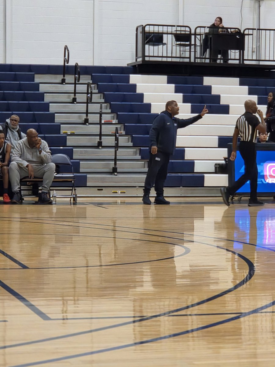 iancle1's tweet image. At the half @BSCMBBOH #JucoHoops #CollegeBasketball squad leads @HiramMBB reserve squad 56 to 40. @CoachCumpstone @WynstonJohnson @RayLee_777 #icchangeshowcase ❤️🙏