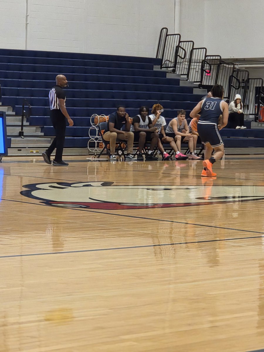 iancle1's tweet image. At the half @BSCMBBOH #JucoHoops #CollegeBasketball squad leads @HiramMBB reserve squad 56 to 40. @CoachCumpstone @WynstonJohnson @RayLee_777 #icchangeshowcase ❤️🙏