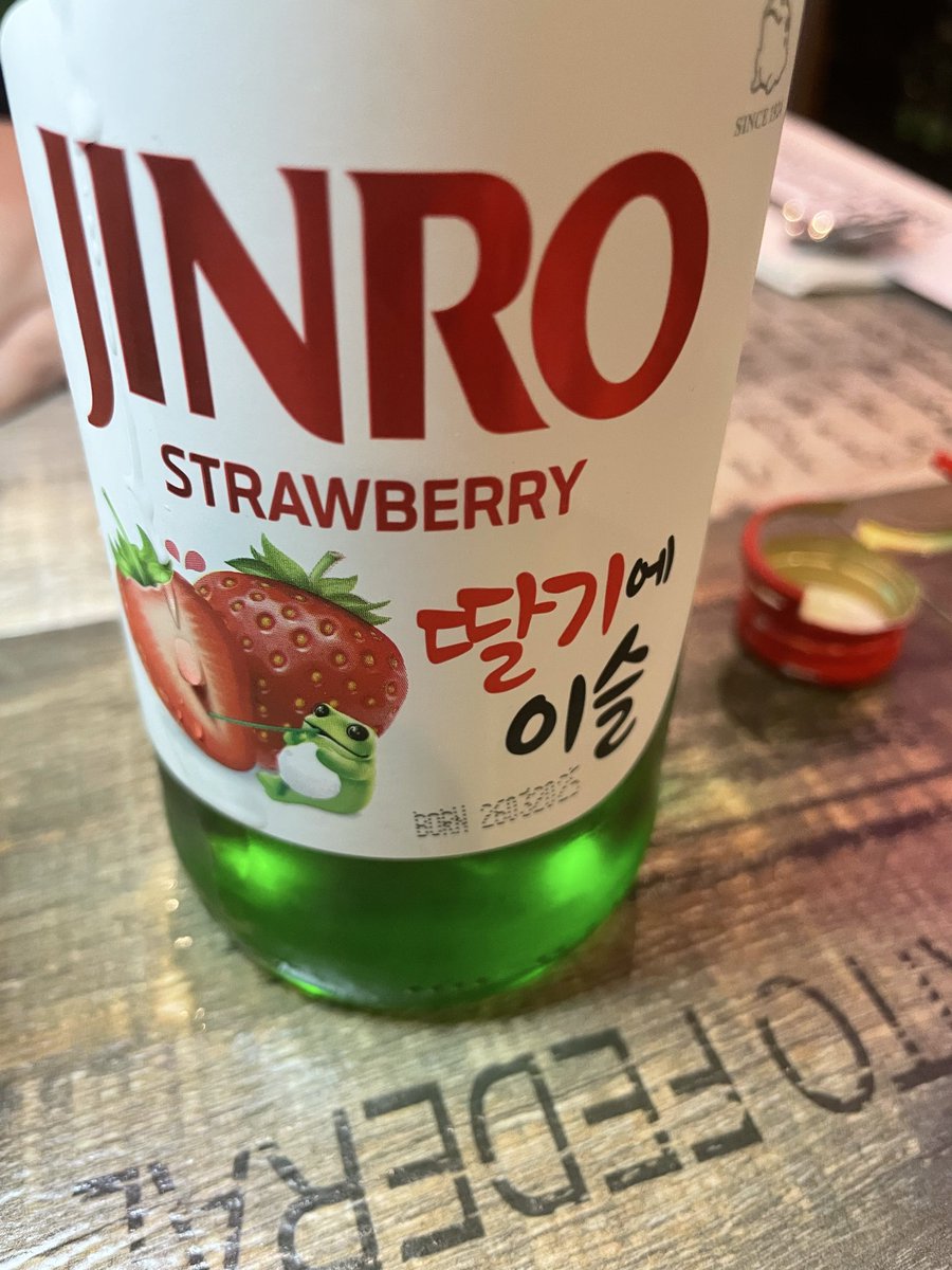 wackyzchy's tweet photo. 🍓🐸☕️🍸 https://t.co/T7oYD2Bkc4