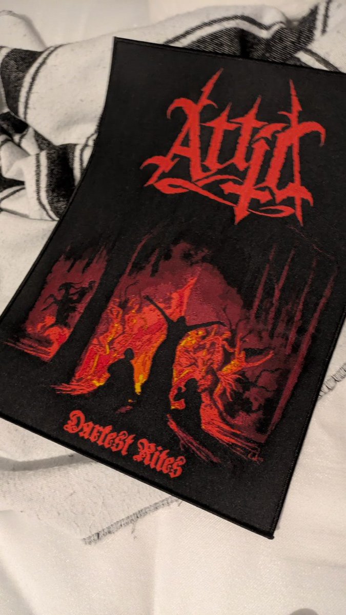 I bought a Judas Priest backpatch but I remembered I bought this limited edition vinyl that had a backpatch with it, now I'm in a dilemma 😬