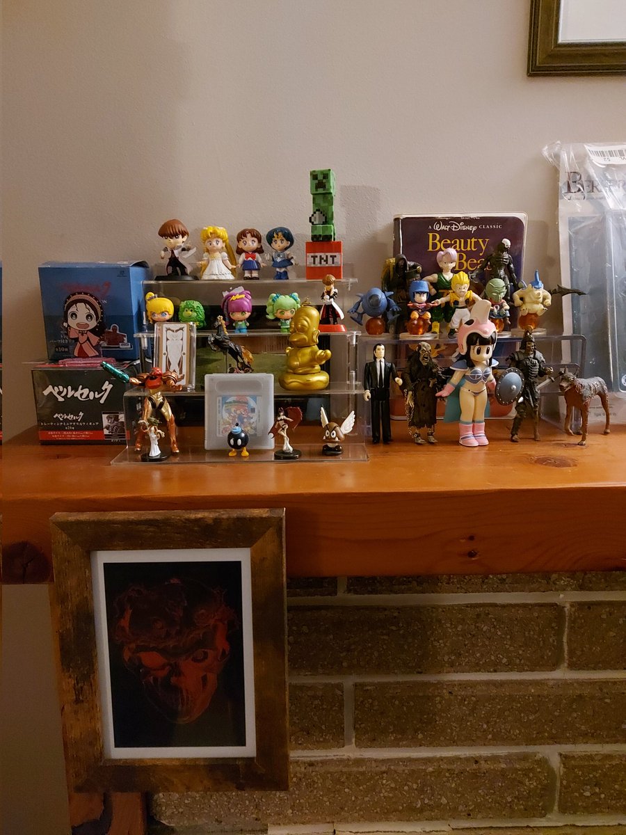 KittyFails's tweet image. Temporary homes for some of my toys and figures :)
Eventually, I'll find their permanence as I putter and decide on a cabinet :)
