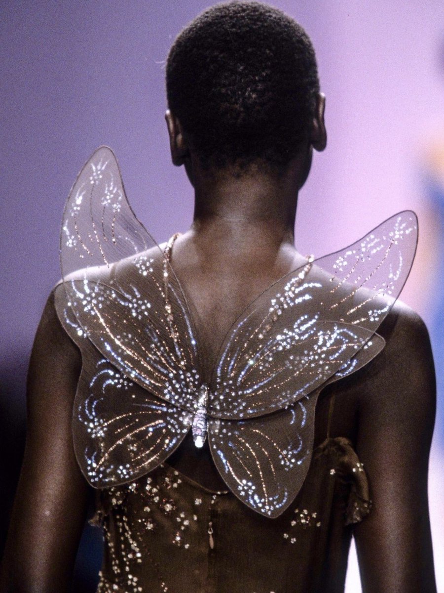 ChrryMartinis's tweet photo. Little wings at Anna Sui spring/summer 1997 https://t.co/xUlL6FI0Du