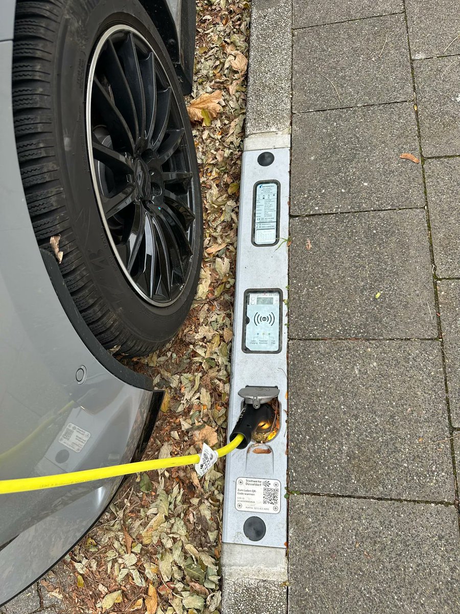 The Cybertruck Guy tweet media