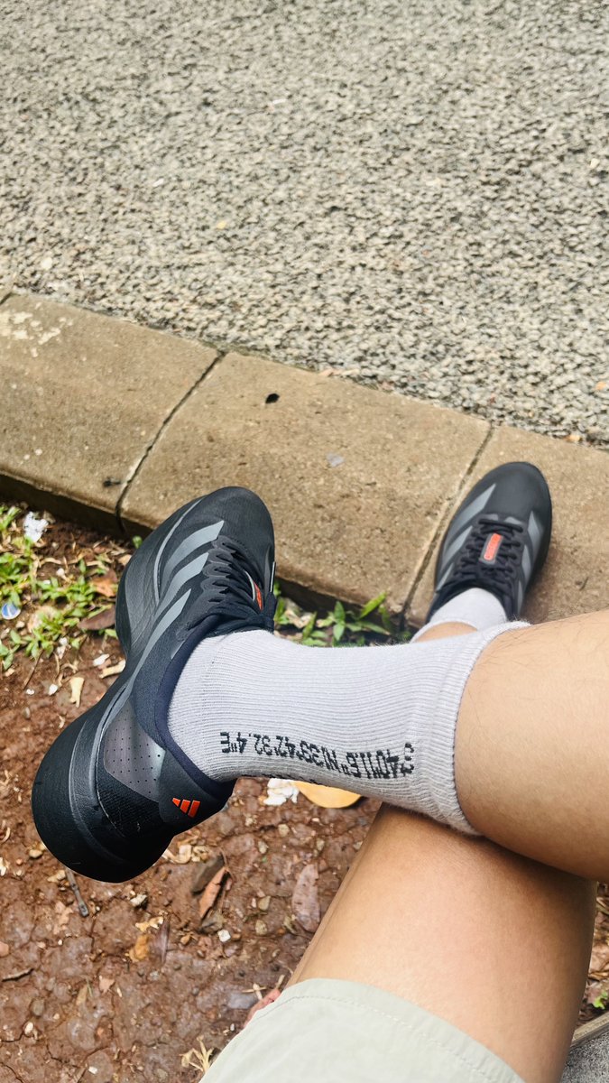 Ga usah didengerin. Selebihnya tinggalen lari aja 👋🏽