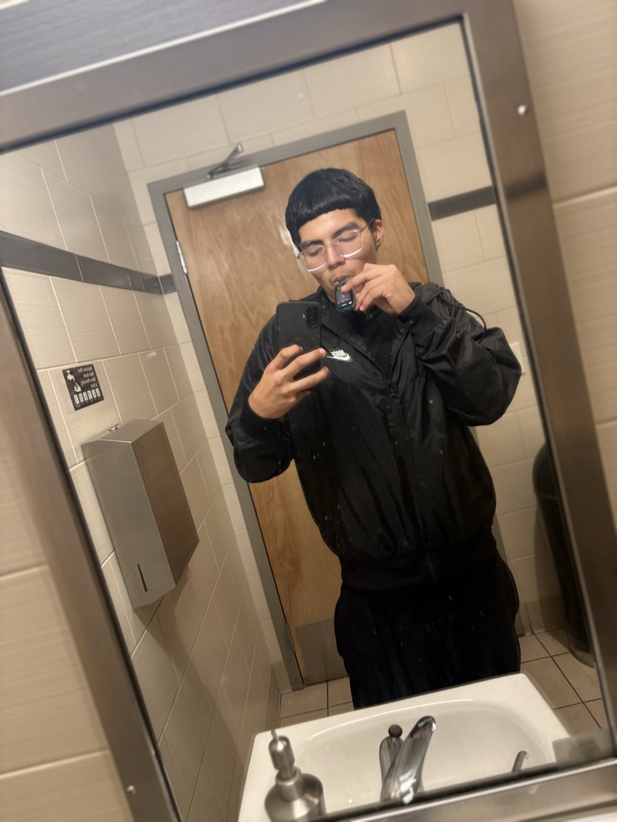swolefreek's tweet photo. Starbucks check point #hmu #latino #latina https://t.co/nkbACjPatf