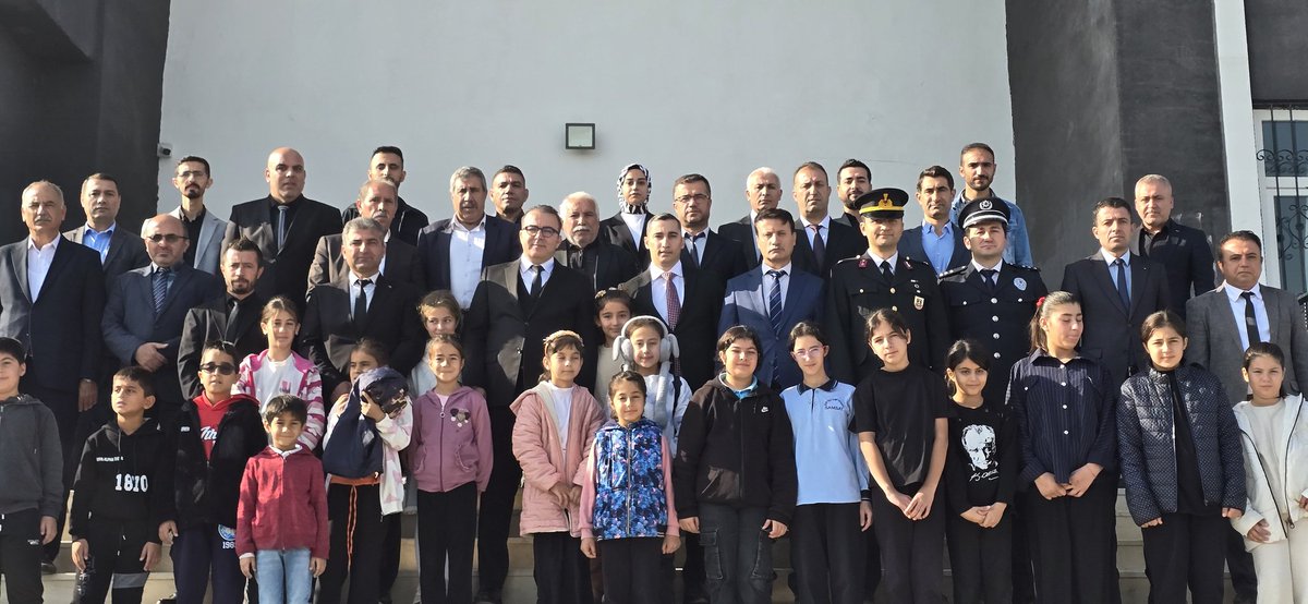 📍 Atatürk’ü Anma Günü
Cumhuriyetimizin kurucusu Gazi Mustafa Kemal Atatürk, vefatının 87. yıl dönümünde rahmet, minnet ve saygıyla anıldı.
Törene Kaymakamımız Sayın Hasan İnanç GÖKÇAYIR, Belediye Başkanı Sayın Halil FIRAT, ilçe protokolü, öğrenciler ve vatandaşlar katıldı.