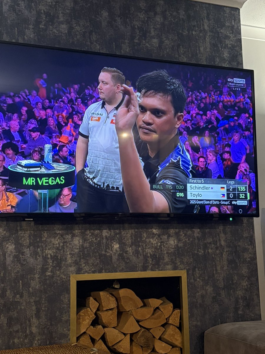 jamiestids's tweet image. Please tell me this boring cunt ain’t at the worlds next month??? Shocking to watch #darts #toylo #grandslamofdarts