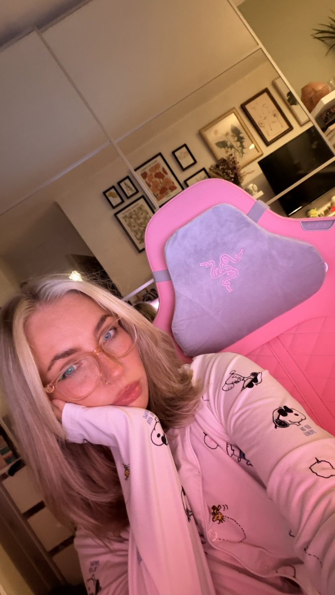 Adithebaddyy's tweet image. Closing out my birthday in my snoopy pyjamas and new chair.🥰