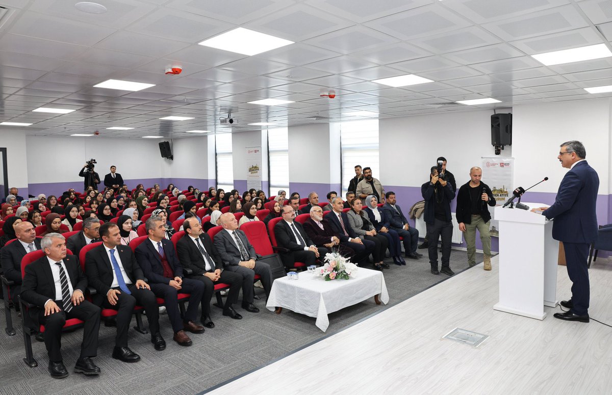 📌Millî Eğitim Bakanlığımız tarafından gençlerimize tarihî ve kültürel mirasımızı tanıtmak, kültürel bilinç kazandırmak ve akademik-sosyal gelişimlerine katkı sunmak amacıyla hayata geçirilen “Mâziden Âtiye” projesinin Erzurum açılış programı gerçekleştirildi.
<a href="/tcmeb/">Millî Eğitim Bakanlığı</a>