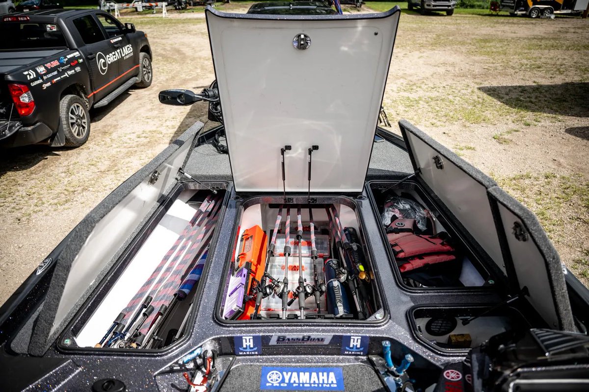 bassmaster's tweet photo. Step inside Keith Combs’ tournament rig.
From deck layout to gear setup, every detail of this Elite Series pro’s boat is built for power, precision, and consistency on the water.

👉 See the full gallery here: https://t.co/yBnpspxuSW
#Bassmaster #EliteBoats #KeithCombs

📸: Dalton Tumblin