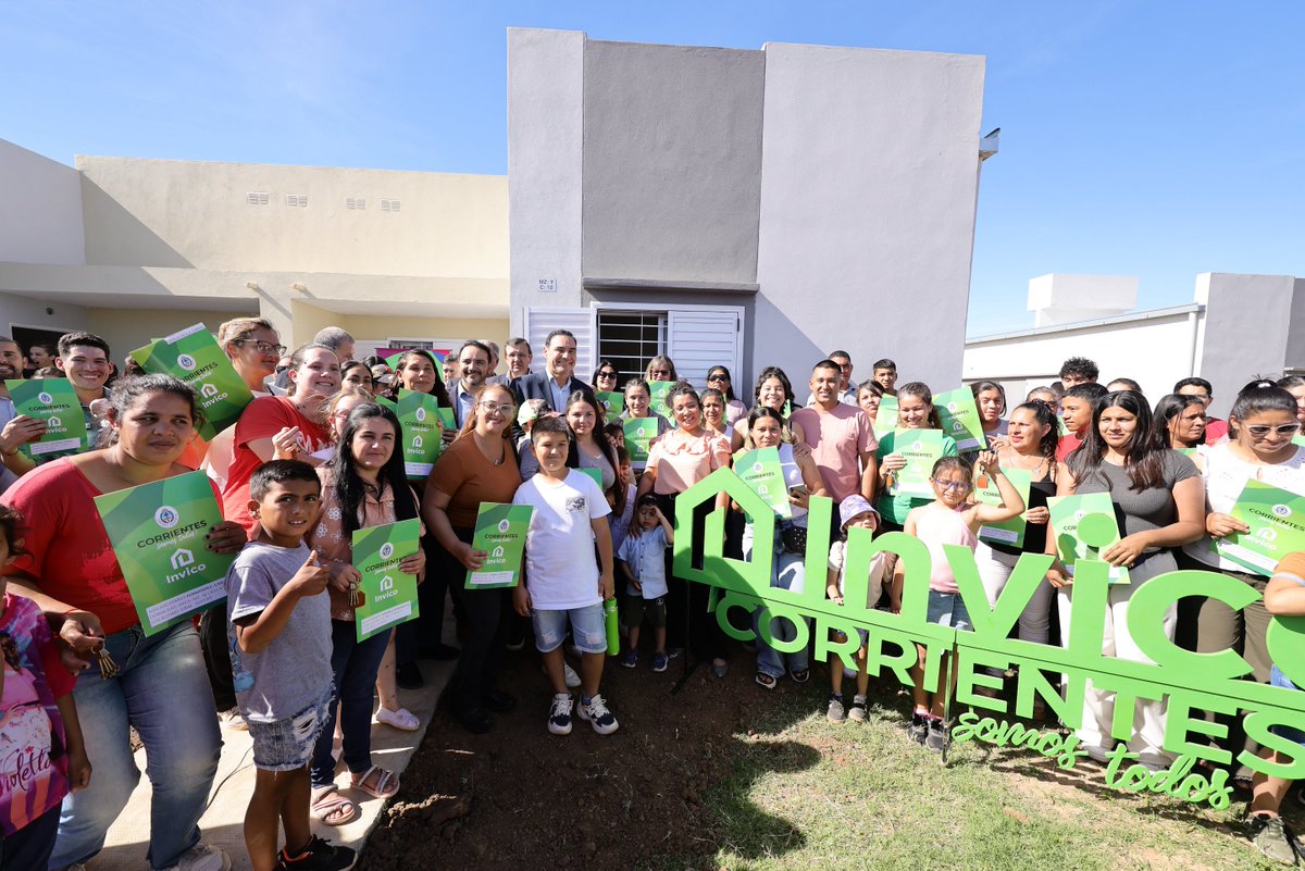 Con fondos provinciales, culminamos y entregamos 44 viviendas en #Alvear, tras el convenio firmado con el intendente Salvarredy en agosto de 2024.

Con visión estratégica y compromiso, seguimos cumpliendo nuestra palabra y acompañando el crecimiento de la provincia. ¡Felicidades!