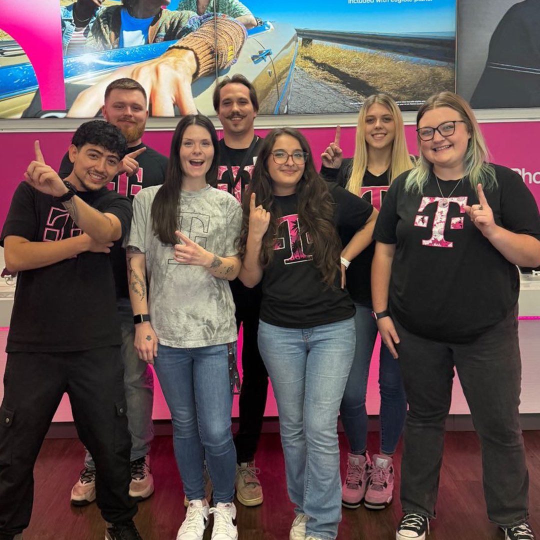 CSource_Tweets's tweet image. Our Arkansas leaders had the chance to meet up and celebrate the hard work they put in each day for their customers! This is the kind of winning attitude that makes the #CSNation the best place to be 🤩

#TMobile #CustomerExperience #WinningAttitude #BigWin