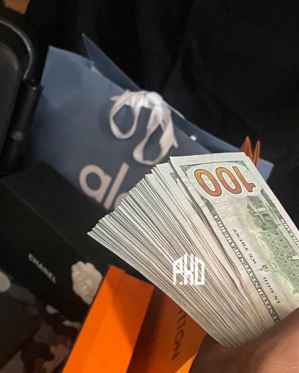 Prive100k's tweet photo. I bag a re, I’m in my bag, I’m picking cash up …#PxD #OctoberDump https://t.co/fXT0O8K7ck