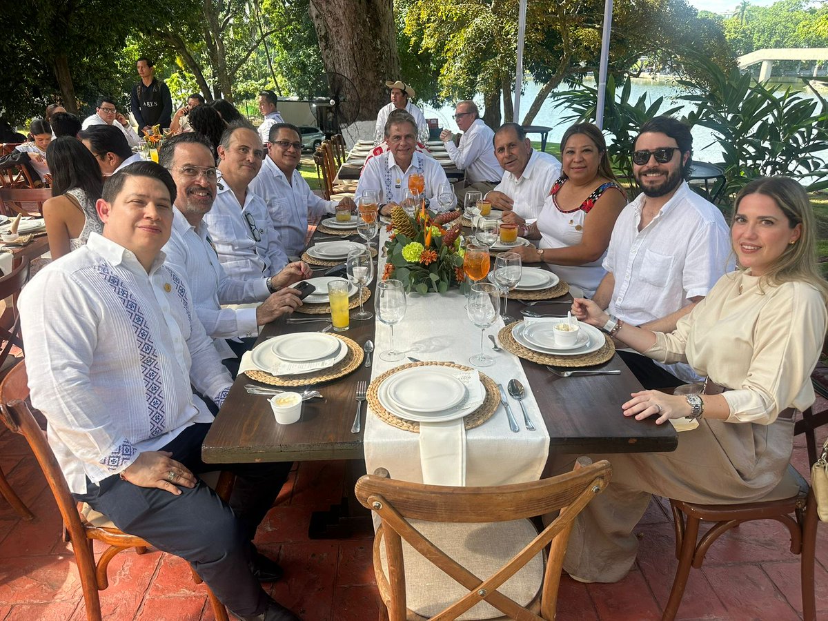 CANACINTRA_Tab's tweet image. Este fin de semana asistió el Presidente de #CANACINTRATabasco, Ing. Alejandro Y. Frías Díaz al Primer Informe del Gobernador Javier May Rodríguez; correspondiente al periodo del 1 de octubre de 2024 al 30 de septiembre de 2025.