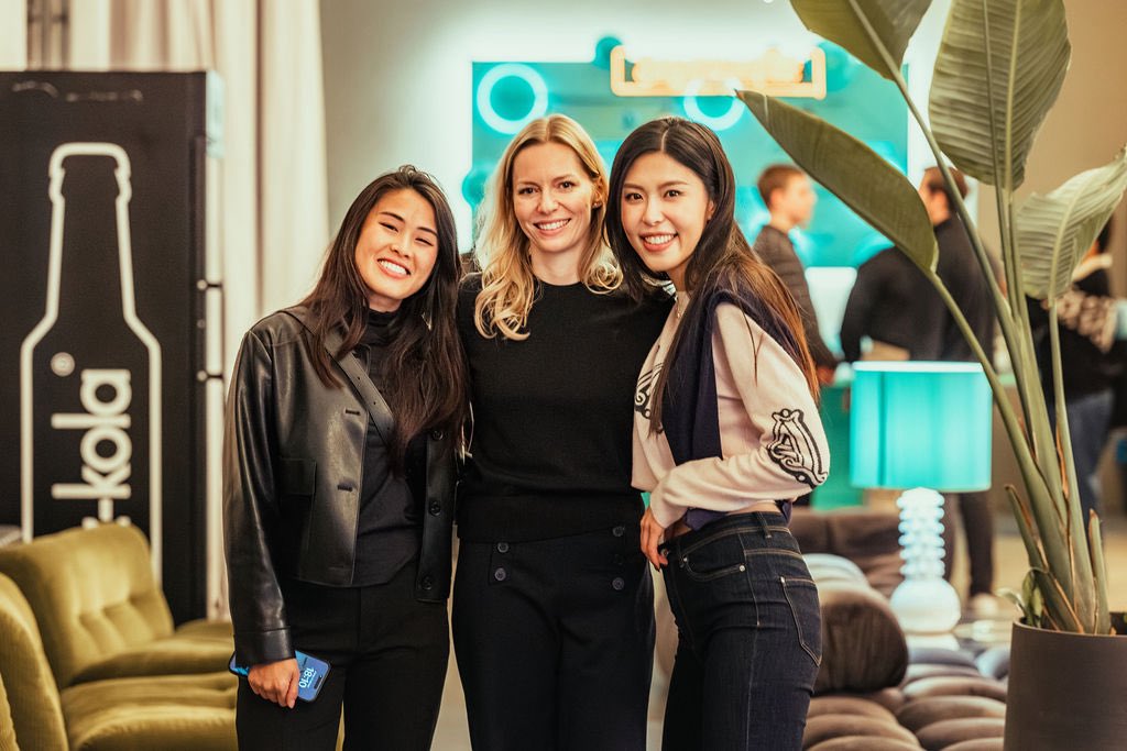 abo_sac_artist's tweet image. You’re starting a project and want to be succeed?

Join your local @superteam. Attend the events. Connect with people. Build your tribe.

We’ve been in the space since 2021 when we co-founded @StonedApeCrew 

It blew up, and it also went through tough times.

We were there when…