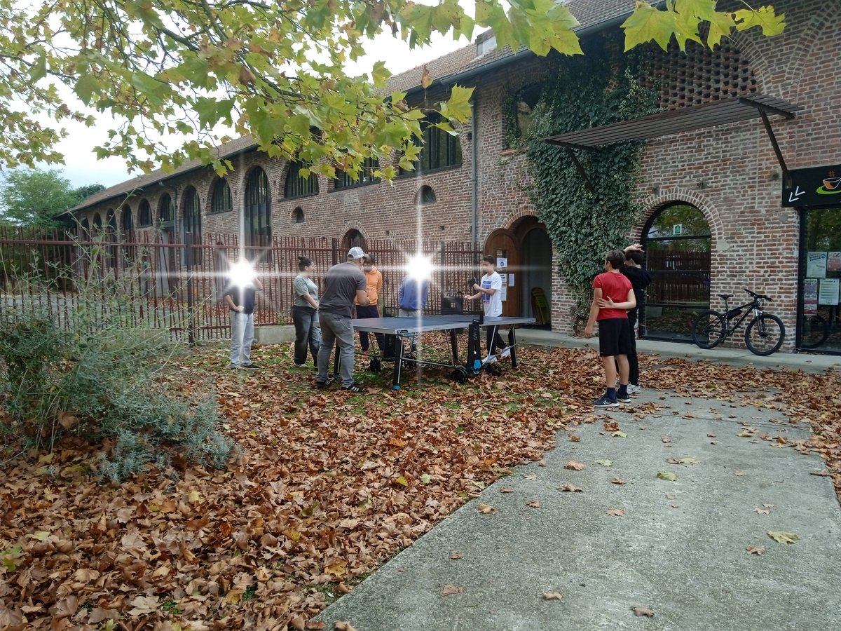 Retour sur les après midi ludiques avec Info Jeunes pendant les vacances.
Atelier créatif, jeux sportifs, jeux de société ou encore atelier écriture avec le journal ados.
Des moments ludiques pour les jeunes dès 11 ans