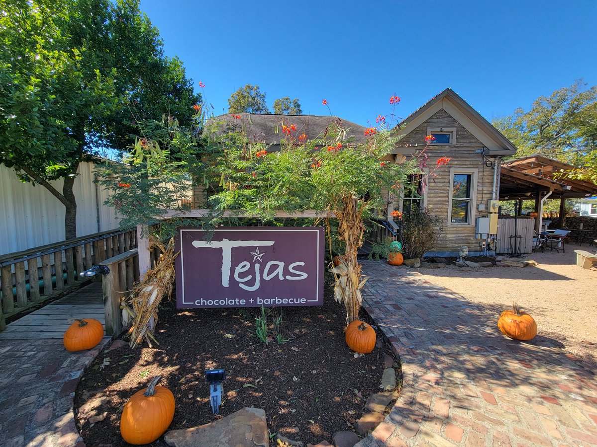Dendritic_View's tweet image. Stopped at Tejas Chocolate and BBQ - killer sandwich - the Monday special - Chophouse Hoagie -  chopped brisket, grilled onions and mushrooms, provolone cheese...

An amazing lunch and one of the few bbq joints opened on Mondays