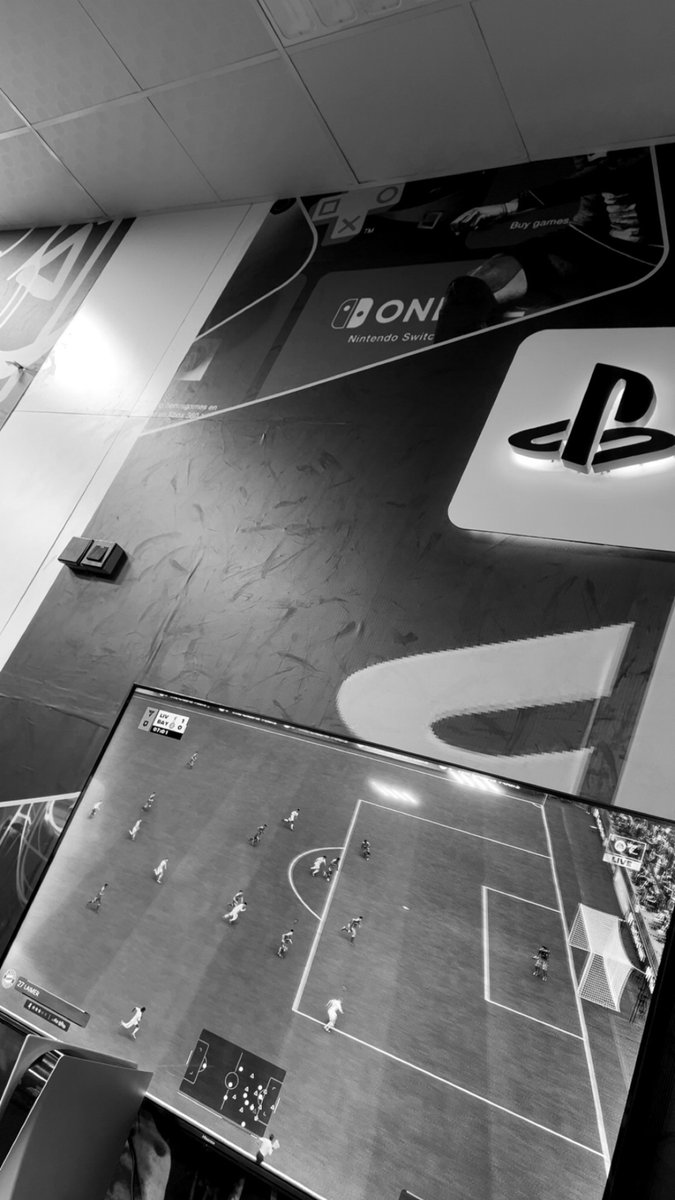 I need a good caption 🌚