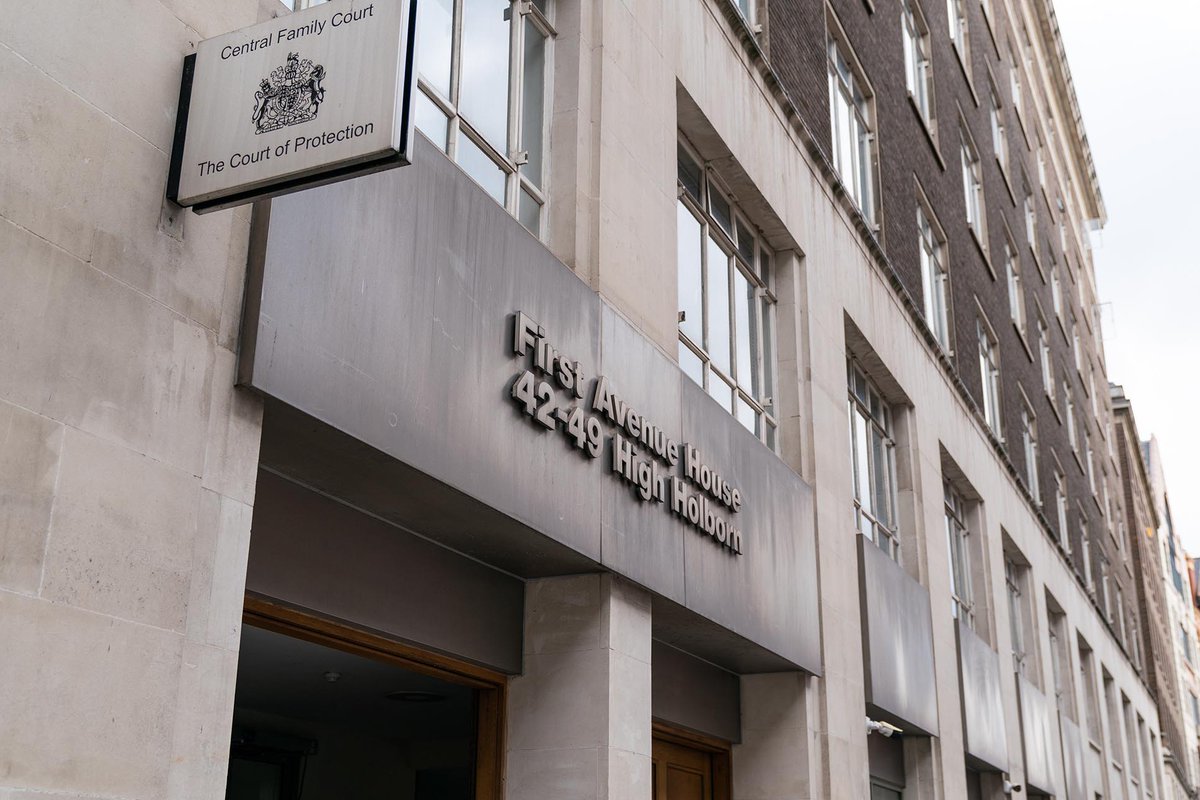 FNFCLB's tweet image. Going to court can be stressful. A regulated lawyer can help, but can be expensive, but if you represent yourself, a 'McKenzie Friend' mcan offer valuable support and encouragement. - legalchoices.org.uk/about/types-of…