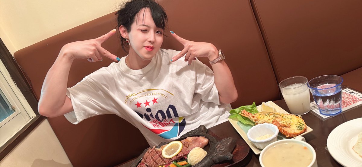 At a steakhouse and happy❣️🥩