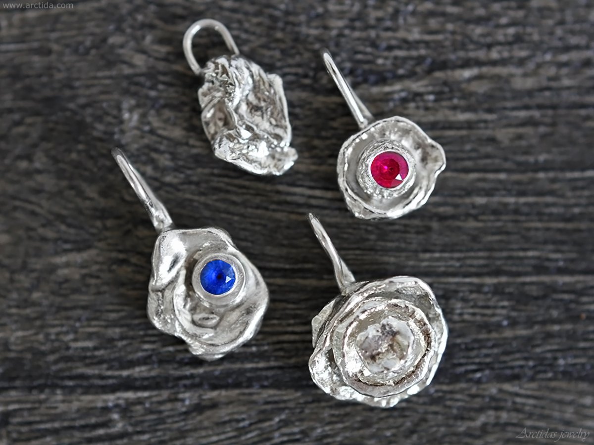 Arctida's tweet image. Handmade Silver necklace with Lab-grown Sapphire -  arctida.blogspot.com/2025/11/handma…

@_TeamBlogger @bloggernation @Etsy
#BBlogRT #bloggersnation #etsy #fusedglass #handmade #handmadeglass #Handcrafted #watercasting #handmadejewelry #meltedsilver #moltensilver #floralart #Sapphire