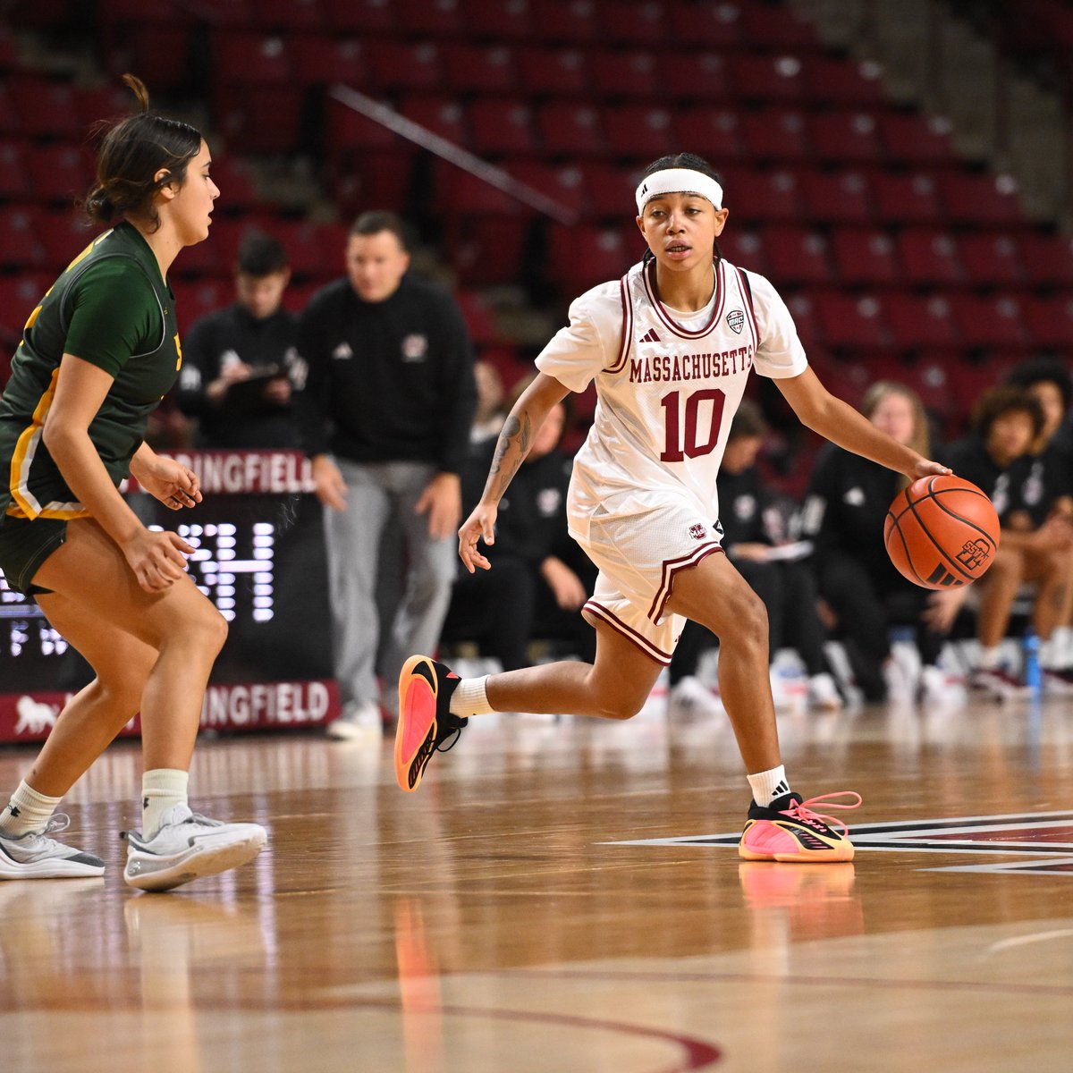In-State Matchup On Deck!

🆚 Harvard
🏀 Salute to Service / Mental Health Awareness
📆 Tues., Nov. 11
📍 Amherst, Mass.
🏟️ Mullins Center
⏰ 6 p.m.
📺 ESPN+
💻 tinyurl.com/2wkr9ht8
📊 tinyurl.com/76jw8wkc
📰 tinyurl.com/mswk476y

#Flagship🚩