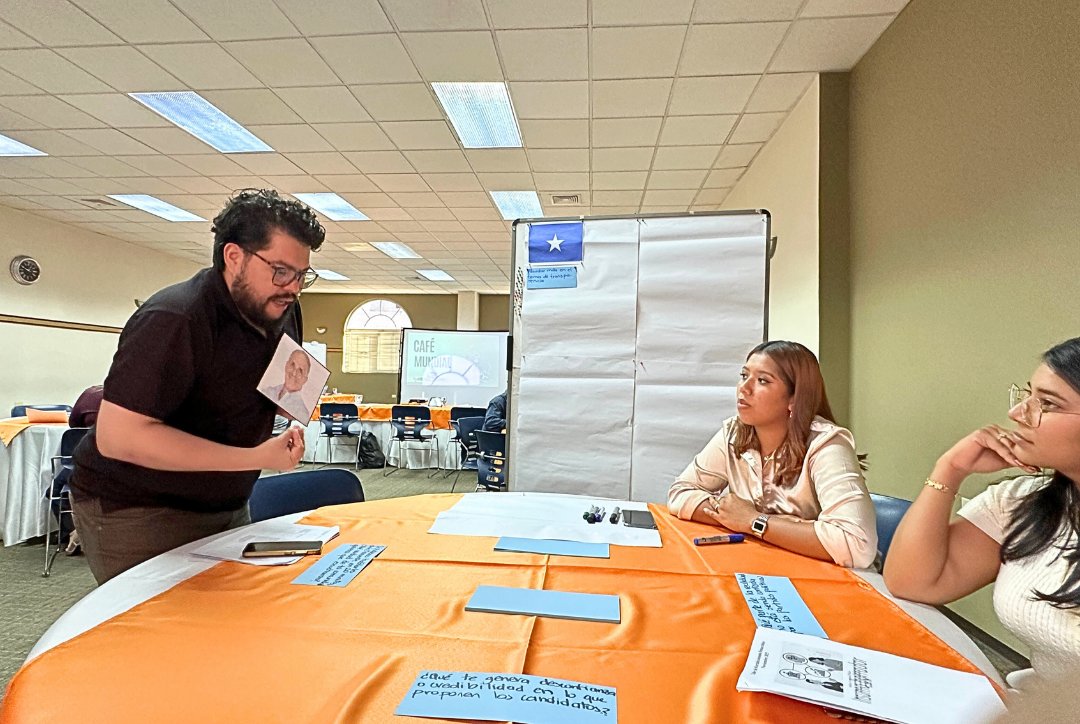 fosdeh's tweet image. Con mucho entusiasmo hemos desarrollado el 𝐭𝐚𝐥𝐥𝐞𝐫 “𝐃𝐞𝐦𝐨𝐜𝐫𝐚𝐜𝐢𝐚 𝐕𝐢𝐯𝐚, 𝐕𝐨𝐜𝐞𝐬 𝐞𝐧 𝐀𝐜𝐜𝐢ó𝐧”, una jornada de fortalecimiento democrático orientada a promover la participación ciudadana informada y la construcción de un debate público más plural y…