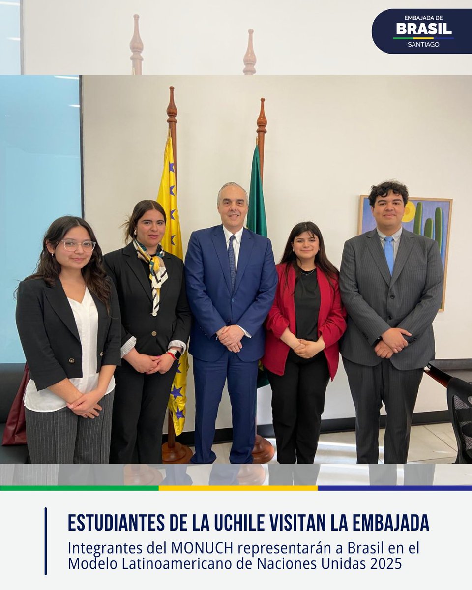 👩‍🎓 La Embajada de Brasil en Santiago recibió a un grupo de estudiantes de la Universidad de Chile, integrantes del Modelo de Naciones Unidas de dicha institución (MONUCH).

Los jóvenes se preparan para representar a Brasil en la edición latinoamericana y caribeña del Modelo de