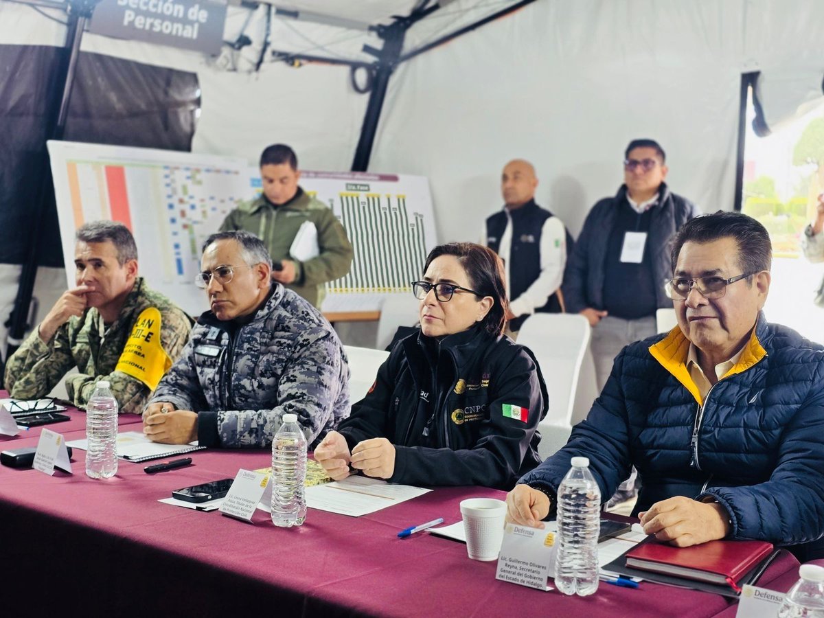 CNPC_MX's tweet photo. Encabezada por @laualzua, se llevó a cabo la Tercera Reunión del Puesto de Mando en #Hidalgo, el cual tiene como objetivo dar seguimiento a las acciones preventivas y a la atención de posibles afectaciones derivadas de las lluvias asociadas al #FrenteFrío 13 ❄️, reafirmando el compromiso de trabajo conjunto por la seguridad y bienestar de la población.

Participan: #CNPC de la @SSPCMexico, @Defensamx1, @GN_MEXICO_, @SICTmx, @CFEmx, @SEGOB_mx, @conagua_mx y @gobiernohidalgo.