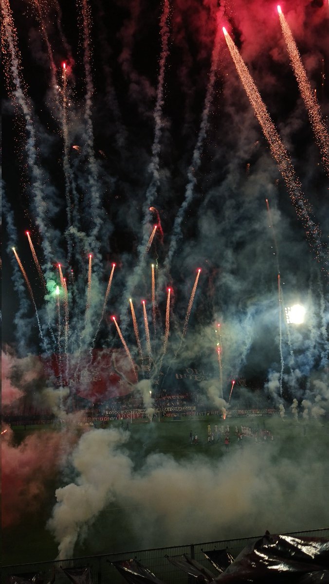 NO SOMOS COMO LOS SINAS. SON DE LA B.