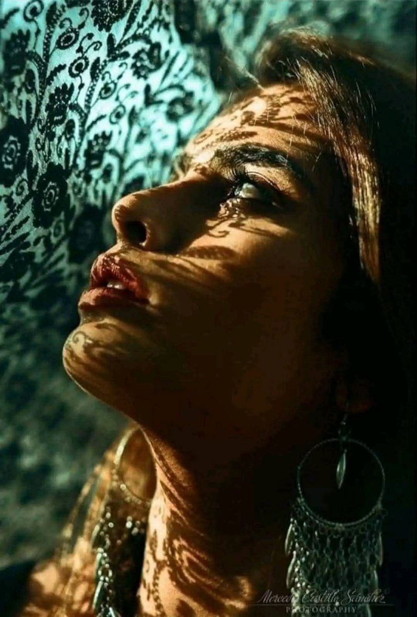 satylma99076171's tweet photo. Hayat işte..
Hep bir bazendir..
Günün Sonunda...🖤🌼
#iyi_Geceler🌼☺️ https://t.co/f6FrHBurHn