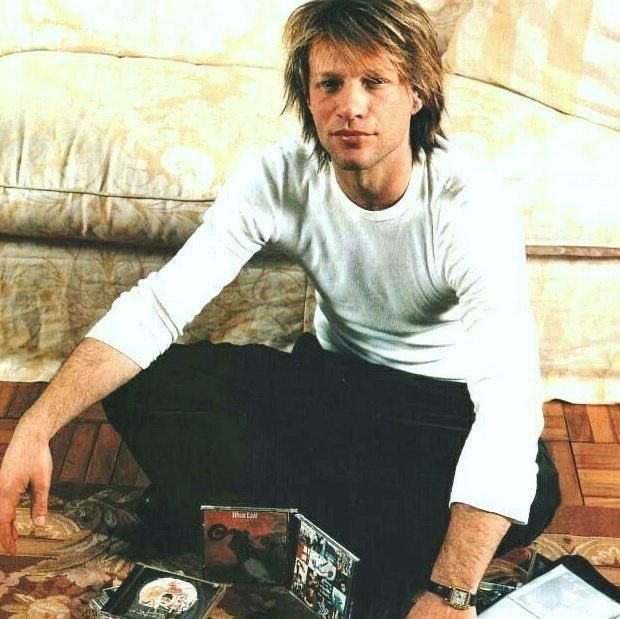 maia ⟡⁎◌ || daily jon bon jovi tweet media