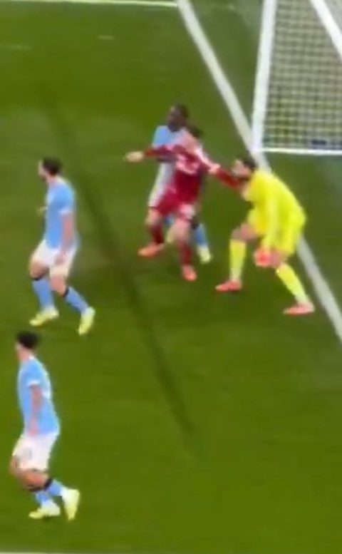 Heres the confirmation that not only was Andy Robertson in an offside position,
Robertson fouls the keeper Donnajumper whilst Virgil Van Donk makes contact with the ball.

Liverpool supporters please for the love of God, let’s put it to bed &amp; let it go.

Many thanks
BNB 👍
