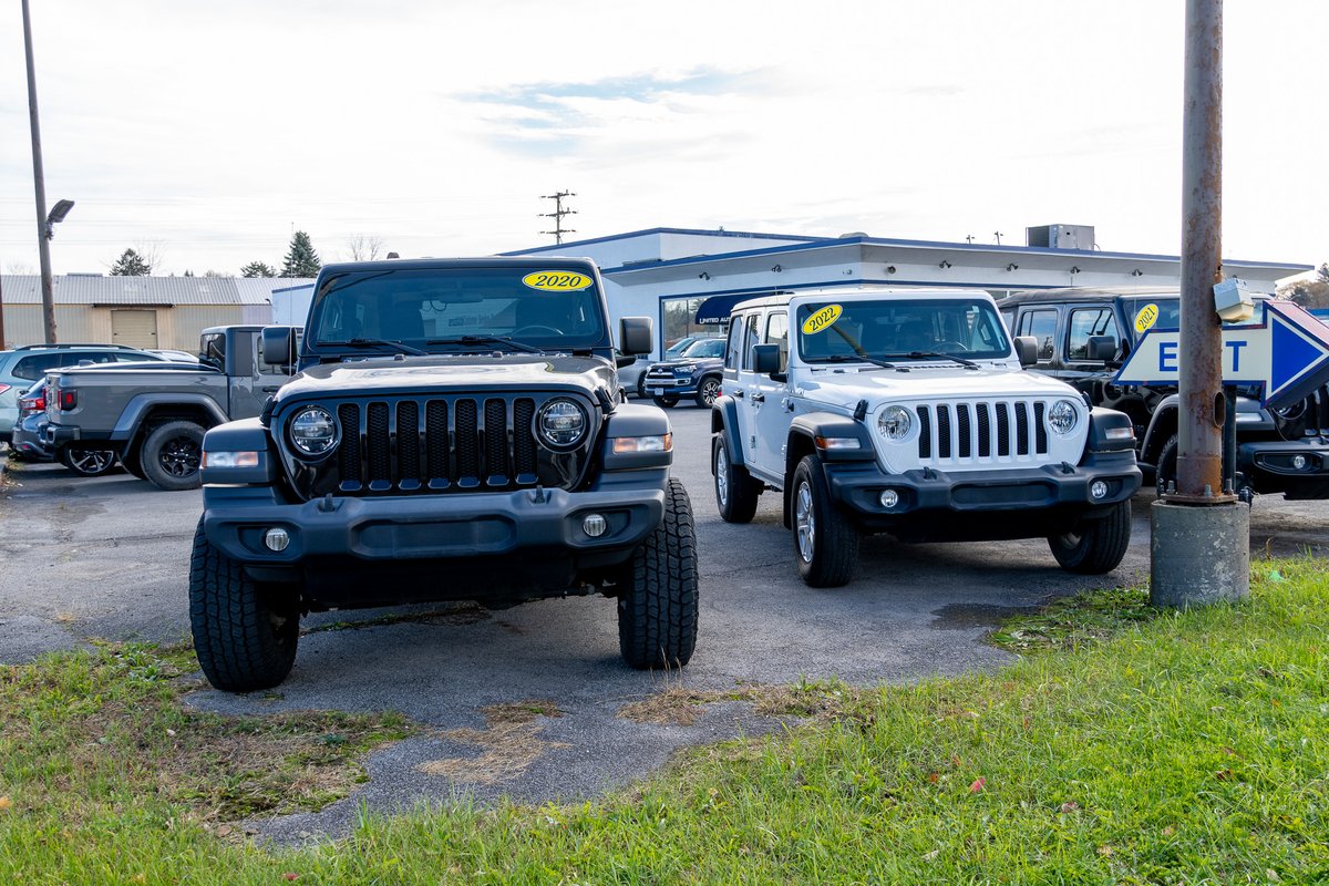 UticaUnitedAuto's tweet photo. ❄️ Cold weather? No problem.
Our Jeep Wranglers and Gladiator are ready to conquer whatever winter throws your way! 💥 Come see the lineup at United Auto Sales and get behind the wheel of your next 4x4 favorite. 🏔️🚗 #WinterReady #UnitedAutoSales https://t.co/a3vqCV7L9f