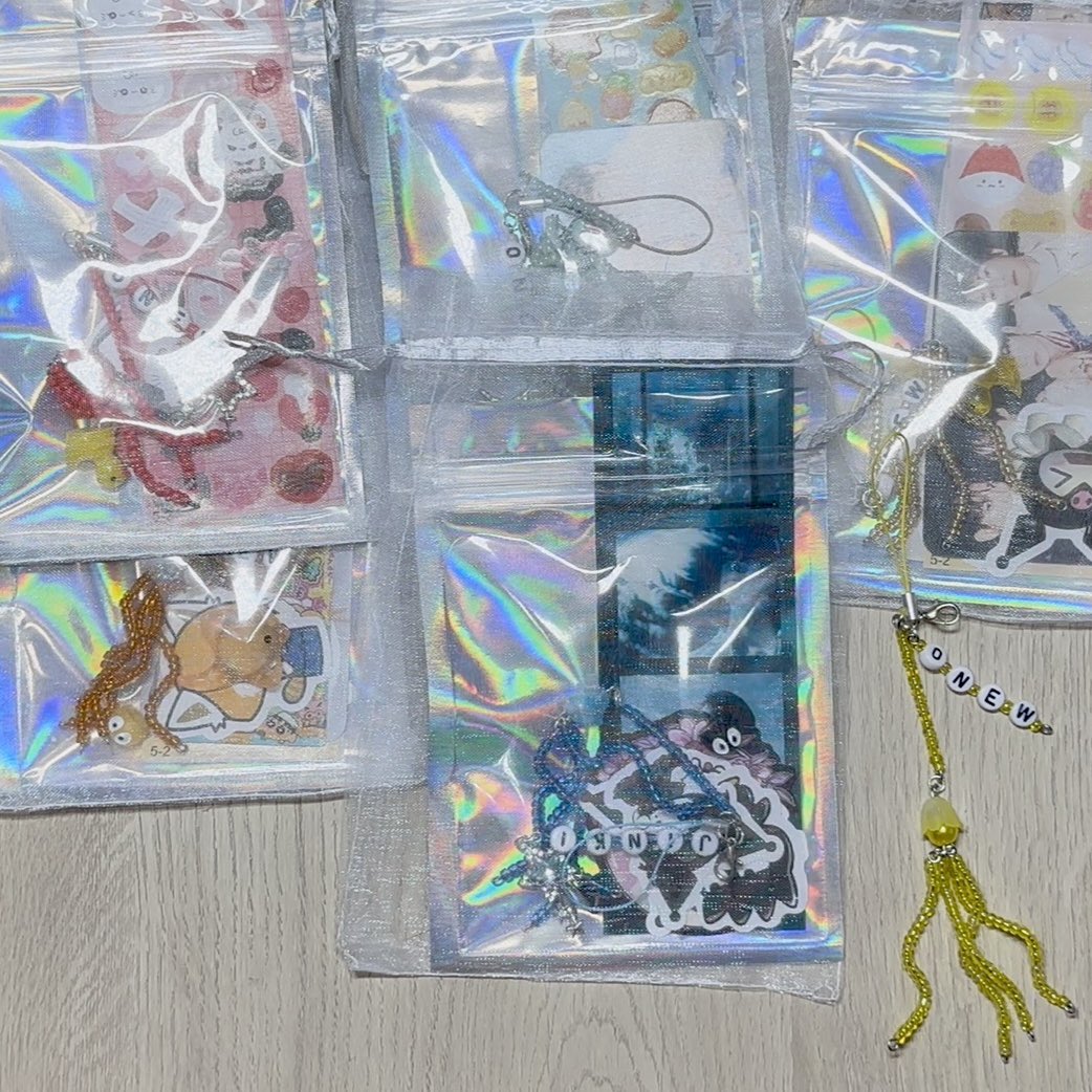 DaniLeeKkong's tweet photo. Freebies for the Onew London concert! Come over and say hi 🩵
(I’ll be wearing a yellow dress)
#ONEW #SHINee #onew_the_live_percent https://t.co/W6nGvD614Q