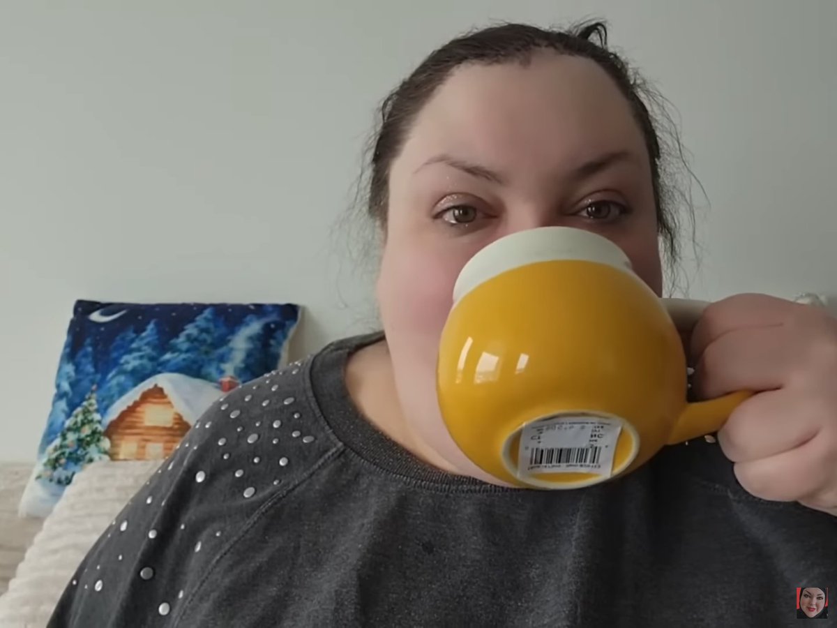 Why on Earth could #FoodieBeauty be so sick? It’s not like she barehands dumpsters and then goes to Mcdonalds and licks grease off her fingers, doesnt shower for 9 days in a row, or drinks from cups she purchased from the dollar store without washing it first. Quite the mystery.