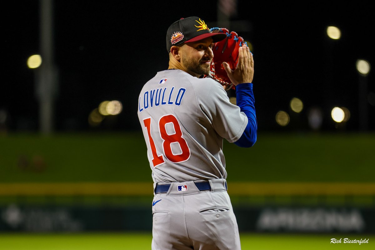 biest22's tweet photo. Special moment before the Arizona Fall League Fall Stars game on Sunday night. The first pitch was thrown by @Dbacks manager Torey Lovullo to his son @SBCubs manager (and Mesa Solar Sox coach) Nick Lovullo. Great family moment! #Cubs https://t.co/qDVIm5u86D