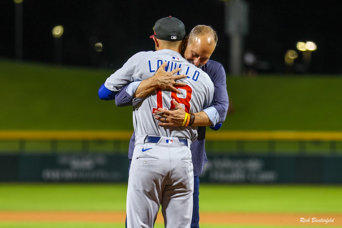 biest22's tweet photo. Special moment before the Arizona Fall League Fall Stars game on Sunday night. The first pitch was thrown by @Dbacks manager Torey Lovullo to his son @SBCubs manager (and Mesa Solar Sox coach) Nick Lovullo. Great family moment! #Cubs https://t.co/qDVIm5u86D
