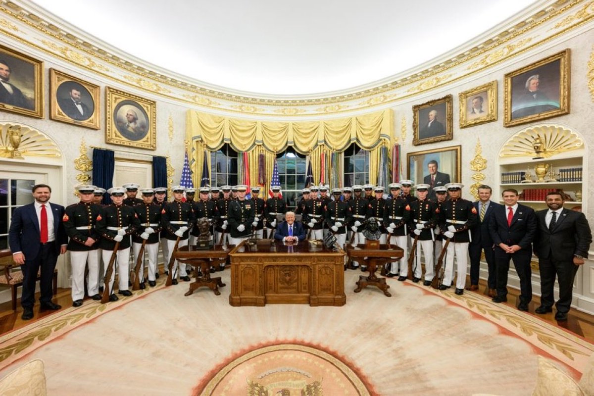 HOLY SH*T This is the absolute BEST Photo on 𝕏

Trump has so much Aura ❤️