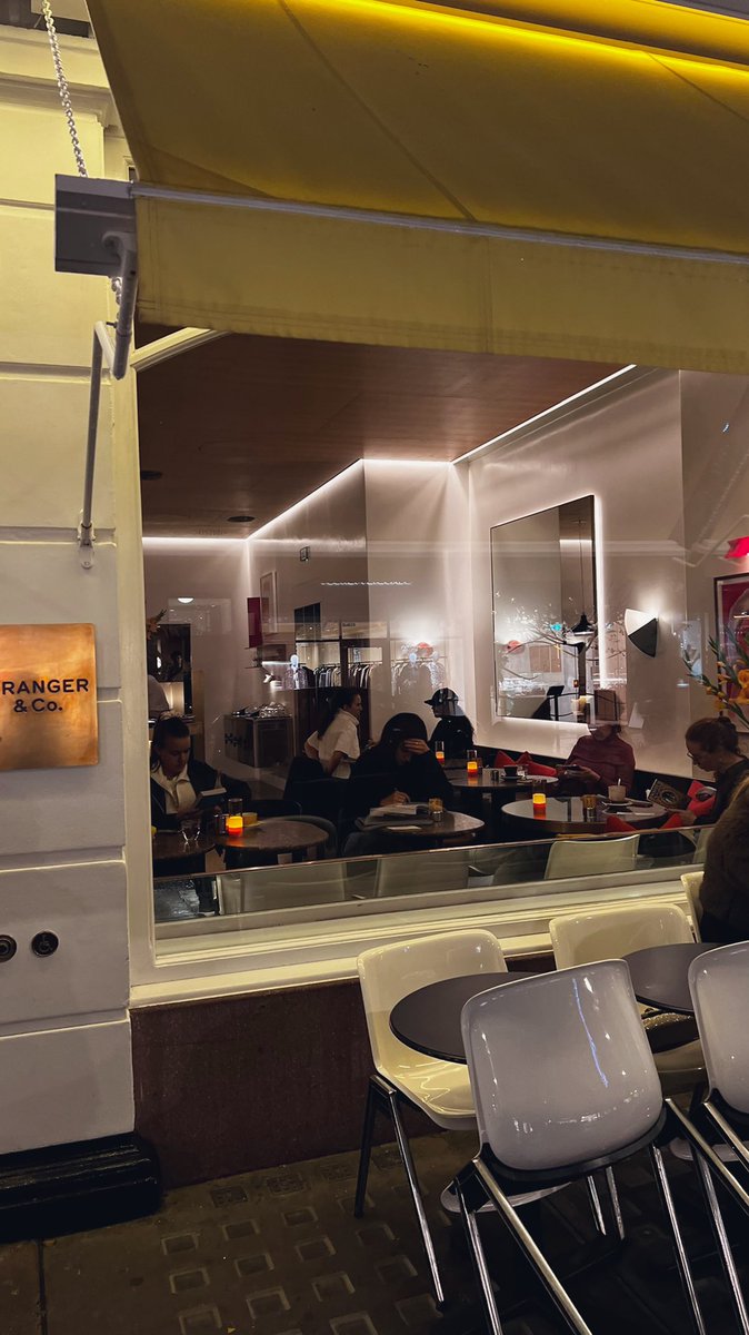 "القراءة لذة للعقل، وطوق نجاة للأمم من الجهل والفقر والمرض، أو ما يشبه مستشفى العقول الذي تتعافى فيه الأذهان والمدارك من مختلف العلل"
مريم أمجون