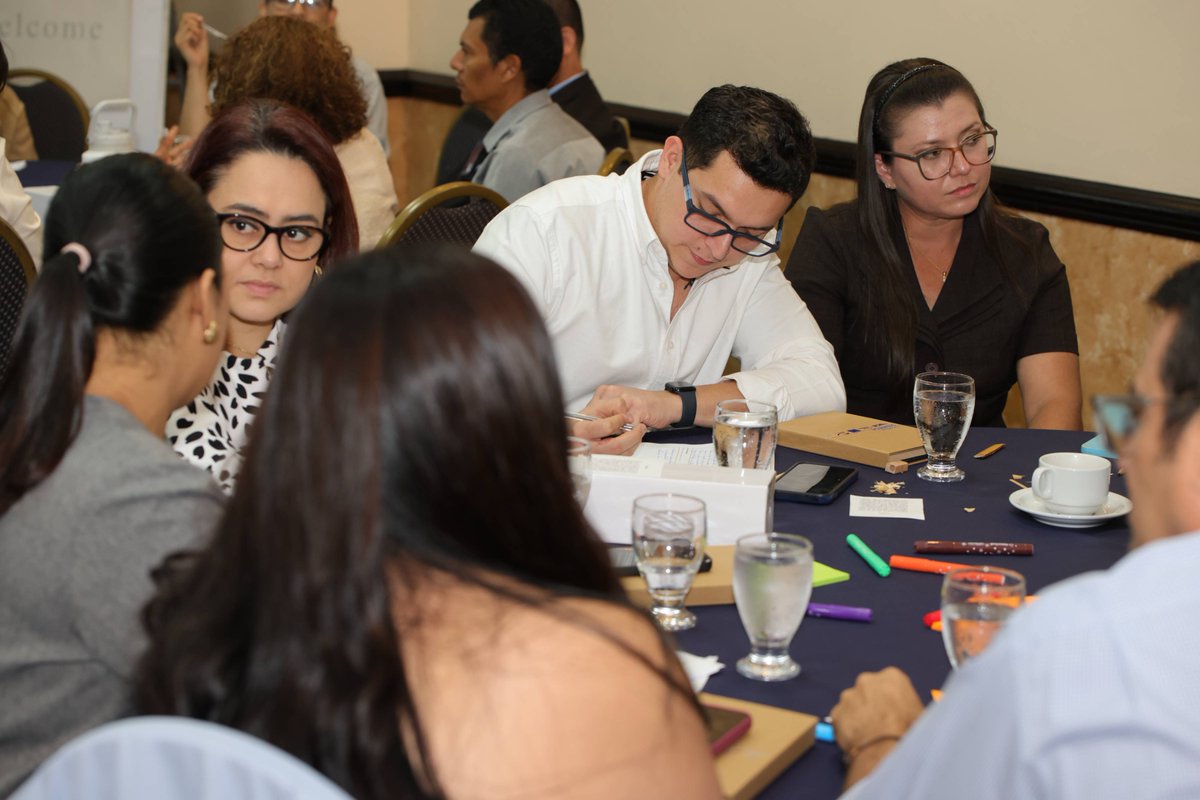 💼 Primer encuentro RED DINAMICA: ¡Experiencias que transforman!

Más de 120 representantes de los Centros de Desarrollo Empresarial de El Salvador se reunieron para compartir experiencias que están transformando territorios, apoyando a emprendedores y mipymes en todo el país.