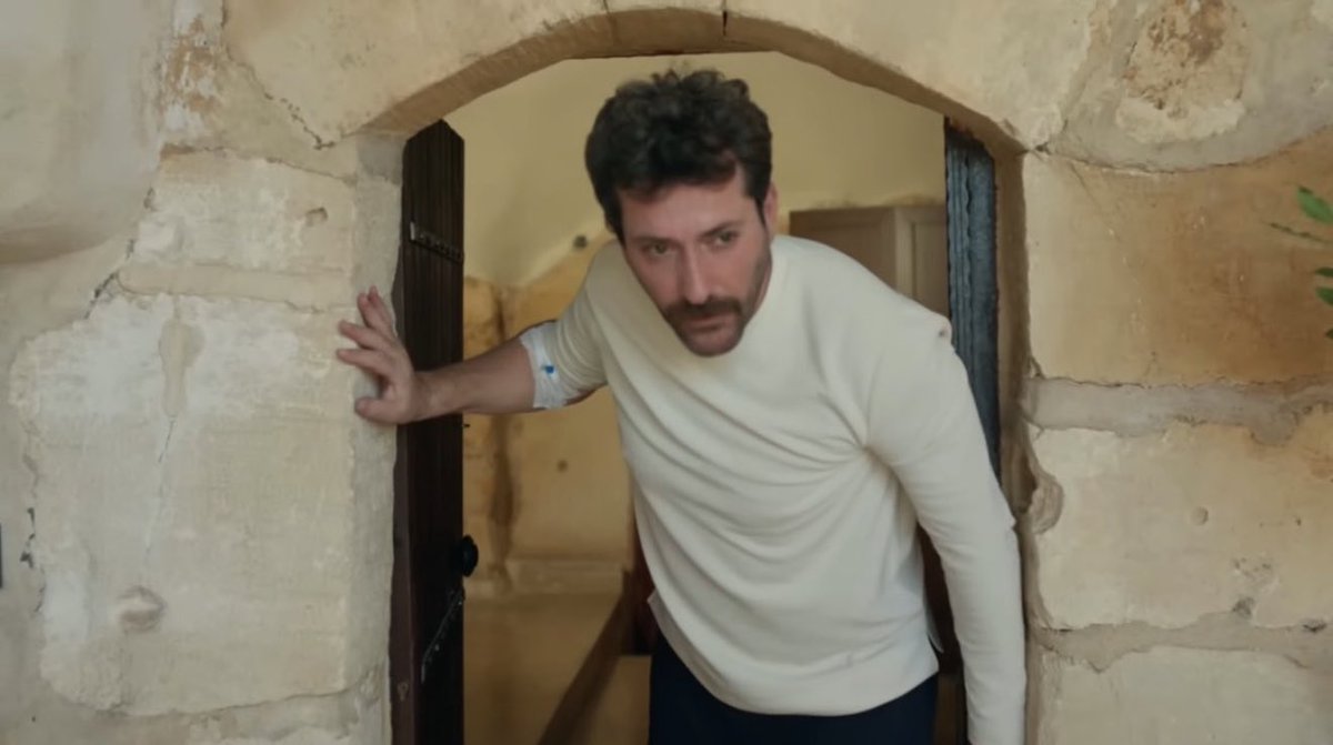 arada tam bir yıl var kahkaha atıyorum bu saçmalığa ahshwjxjsjxjsjhxnshxhshx