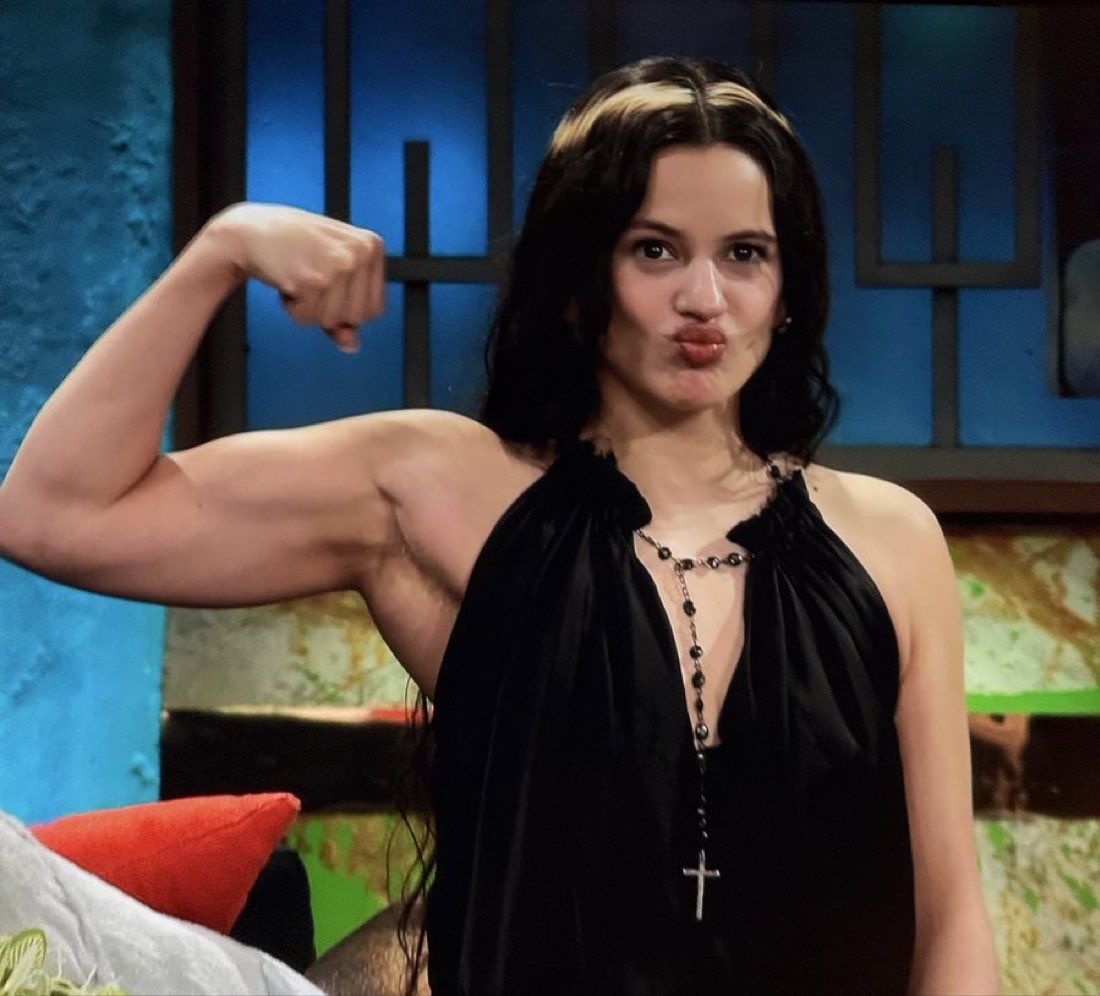 reinaisgone's tweet image. tiene más brazo q tu @rauwalejandro