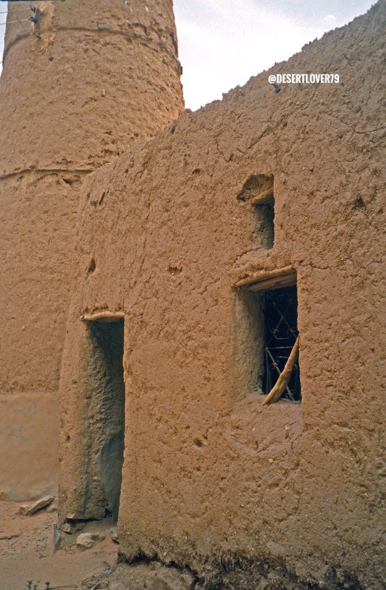 desertlover79's tweet image. مسجد قديم في محافظة الزلفي في منطقة الرياض في المملكة العربية السعودية 1996 م