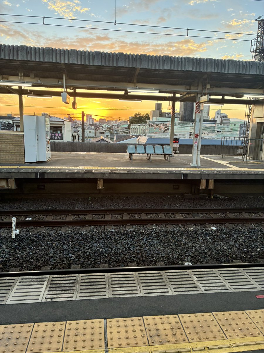 博多にまた行く朝☀️
…新幹線爆睡💤🚅出来る予感しかない🎉笑
#朝焼け