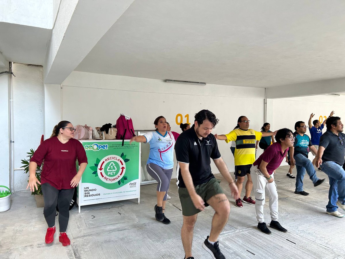 SABGCampeche's tweet photo. 🥊Personal de la #SECONT participó en una clase de boxeo impartida por Ángel “Chaneque” Chan.

Con esta actividad fortalecemos la salud física y emocional del personal, promoviendo el respeto, la igualdad y la prevención de la violencia. 💪

#GobiernoDeTodos https://t.co/yl2ukZcms1
