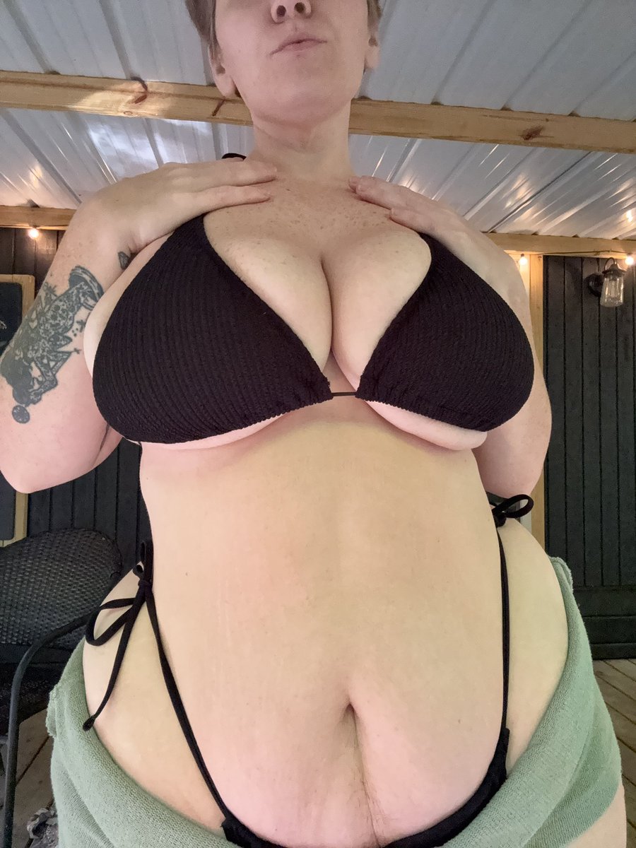monse4you's tweet photo. Gonna miss bikini season https://t.co/PlJFqMLPOJ